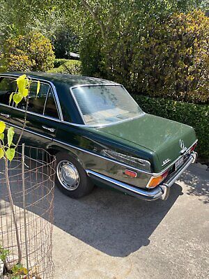 Mercedes-Benz-200-Series-1973-5