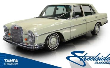 Mercedes-Benz 200-Series 1967