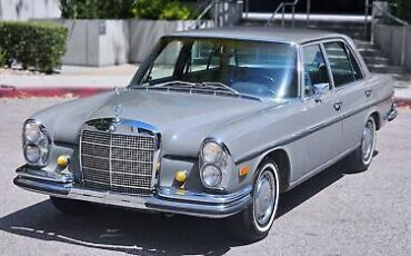 Mercedes-Benz 200-Series 1968