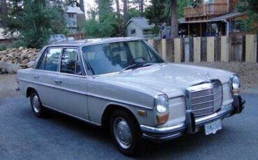 Mercedes-Benz-200-Series-Berline-1969-15