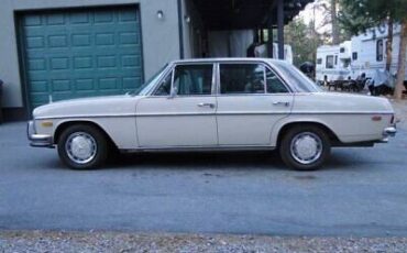 Mercedes-Benz-200-Series-Berline-1969-17