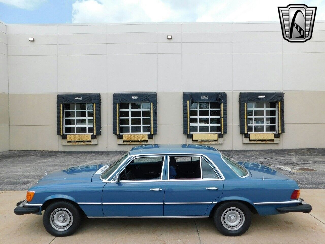 Mercedes-Benz-200-Series-Berline-1978-2