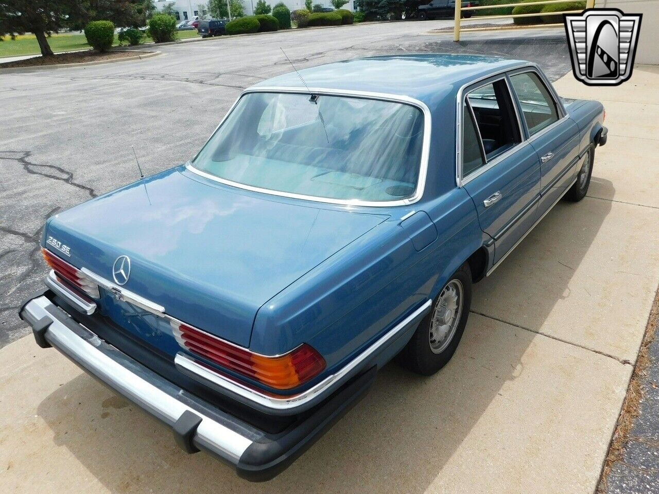 Mercedes-Benz-200-Series-Berline-1978-4