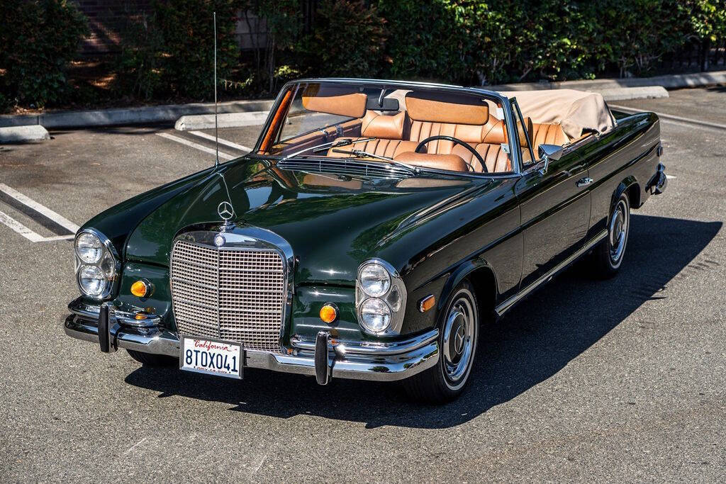 Mercedes-Benz-200-Series-Cabriolet-1969-10