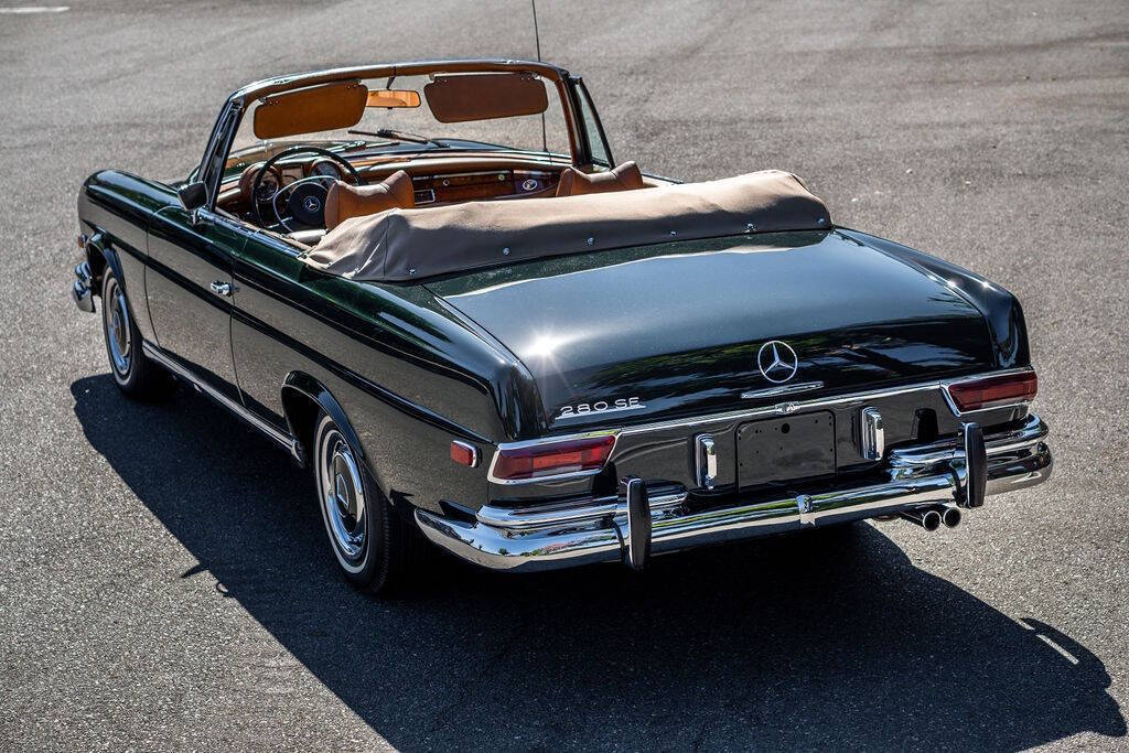 Mercedes-Benz-200-Series-Cabriolet-1969-11