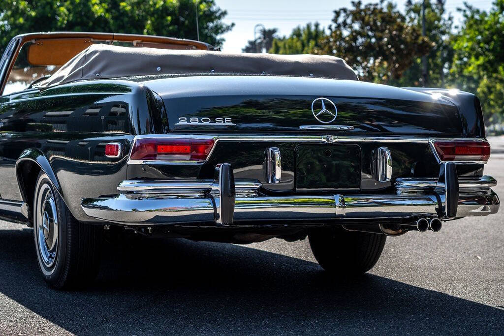 Mercedes-Benz-200-Series-Cabriolet-1969-19