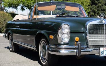 Mercedes-Benz-200-Series-Cabriolet-1969-20