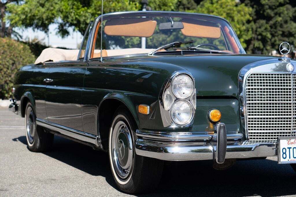 Mercedes-Benz-200-Series-Cabriolet-1969-20