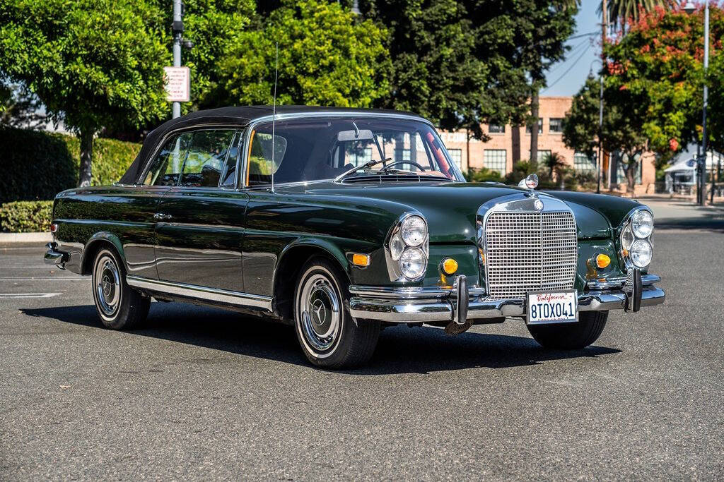 Mercedes-Benz-200-Series-Cabriolet-1969-34