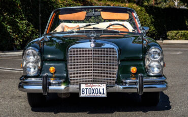 Mercedes-Benz-200-Series-Cabriolet-1969-35