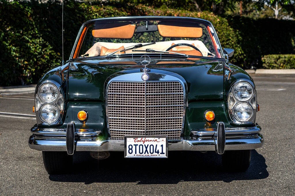 Mercedes-Benz-200-Series-Cabriolet-1969-35