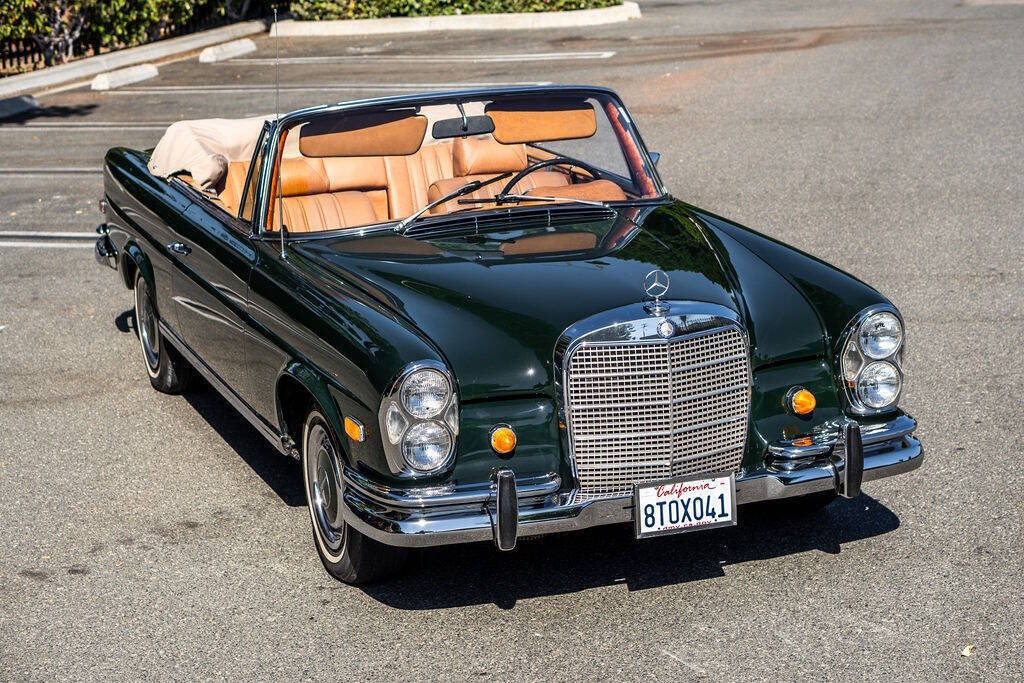 Mercedes-Benz-200-Series-Cabriolet-1969-36