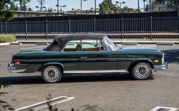 Mercedes-Benz-200-Series-Cabriolet-1969-5