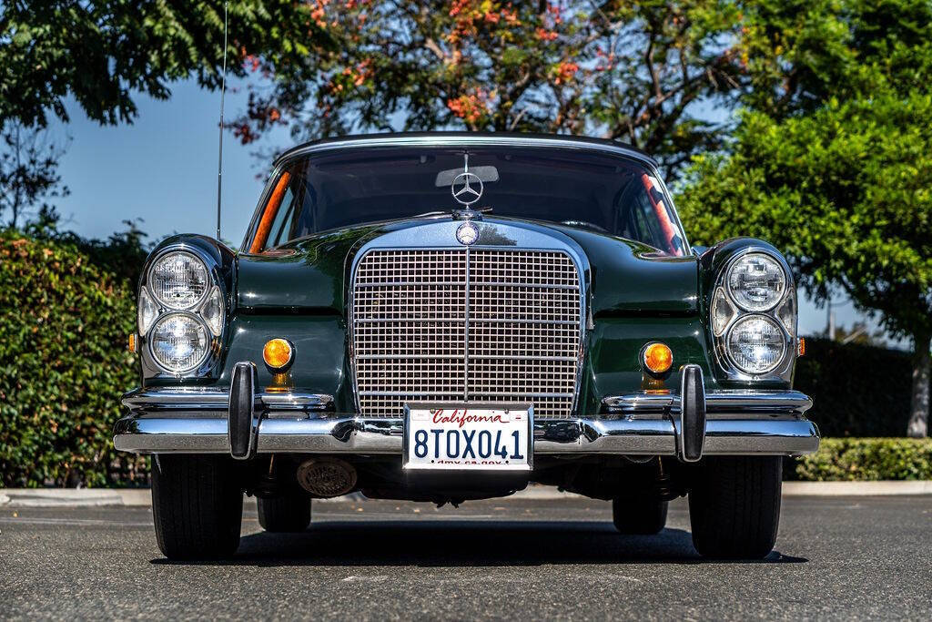 Mercedes-Benz-200-Series-Cabriolet-1969-6