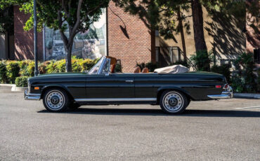 Mercedes-Benz-200-Series-Cabriolet-1969-7