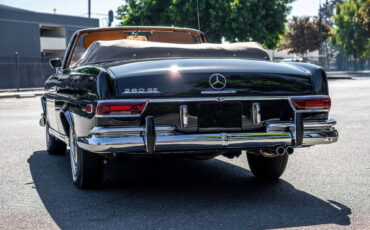 Mercedes-Benz-200-Series-Cabriolet-1969-8