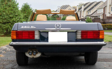 Mercedes-Benz-200-Series-Cabriolet-1984-6