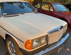 Mercedes-Benz-200-Series-Coupe-1979-5