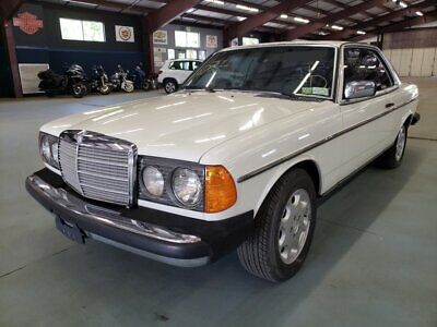 Mercedes-Benz 200-Series Coupe 1979 à vendre