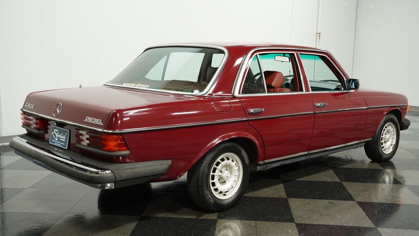 Mercedes-Benz-200-Series-Coupe-1983-10