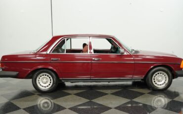 Mercedes-Benz-200-Series-Coupe-1983-11