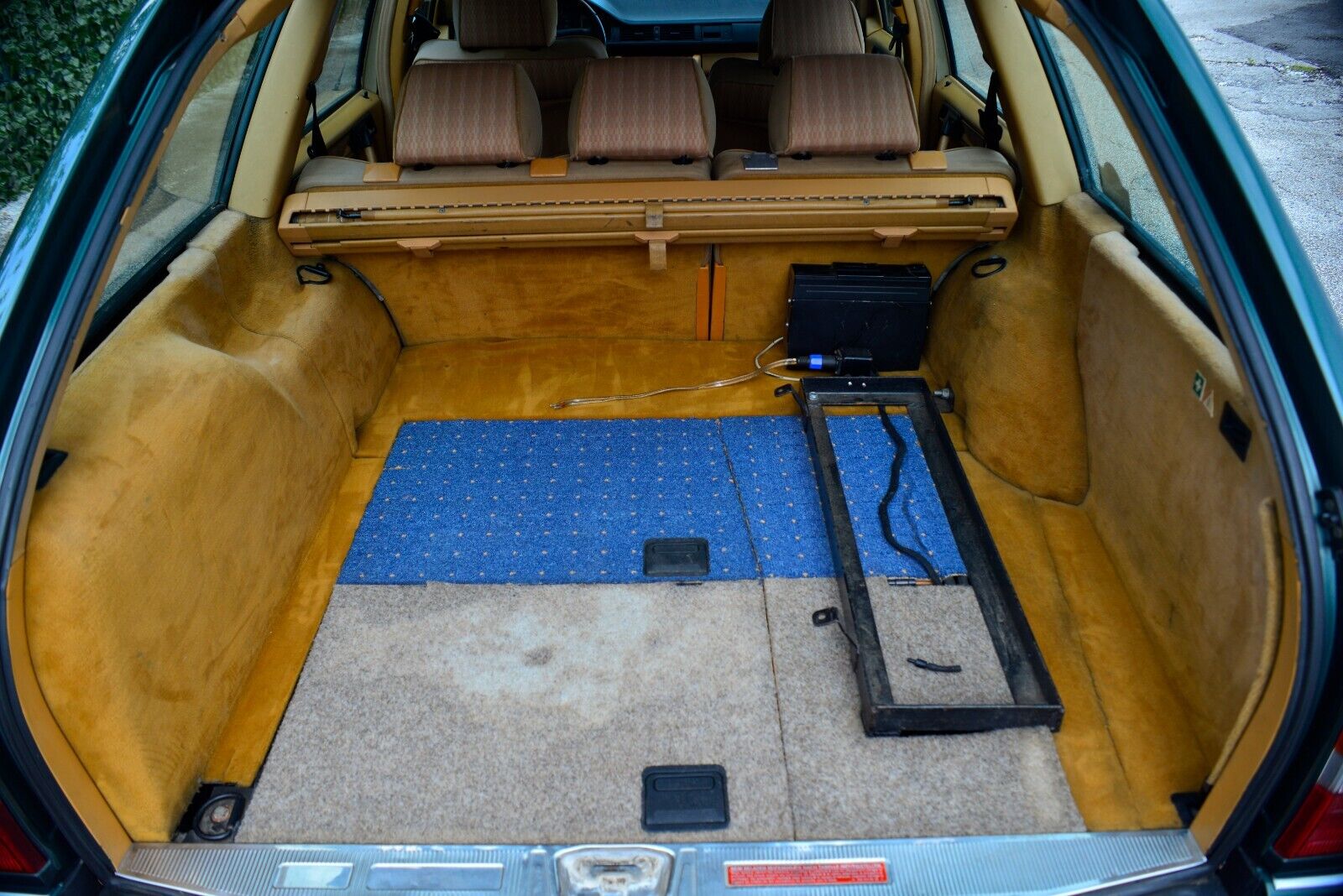 Mercedes-Benz-230-TE-Break-1990-22