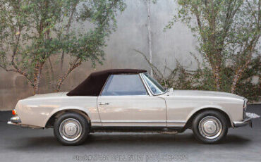 Mercedes-Benz-230SL-1965-9