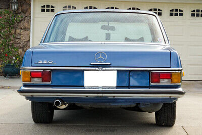 Mercedes-Benz-250-Berline-1969-6