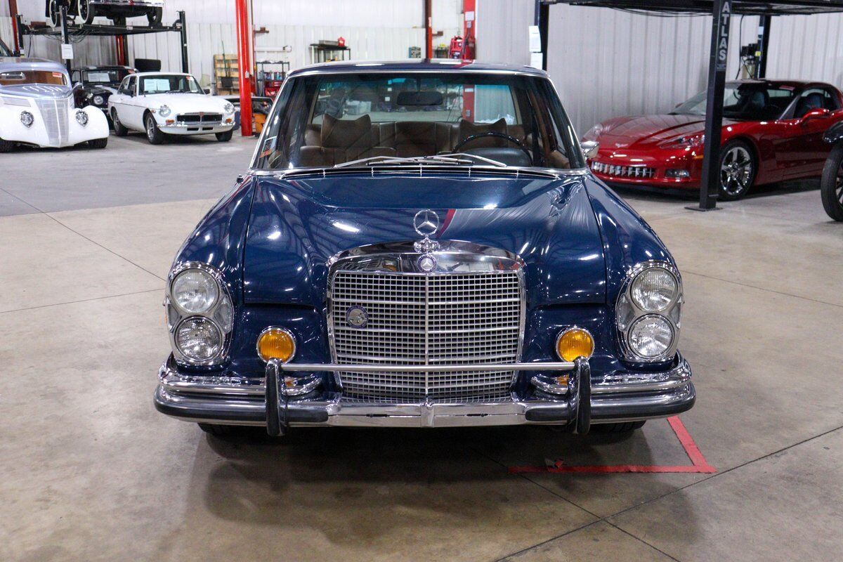 Mercedes-Benz-300-Series-1970-10