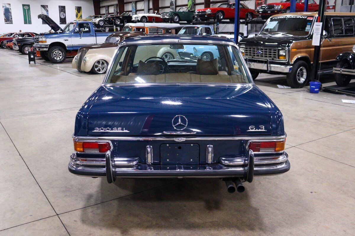 Mercedes-Benz-300-Series-1970-5