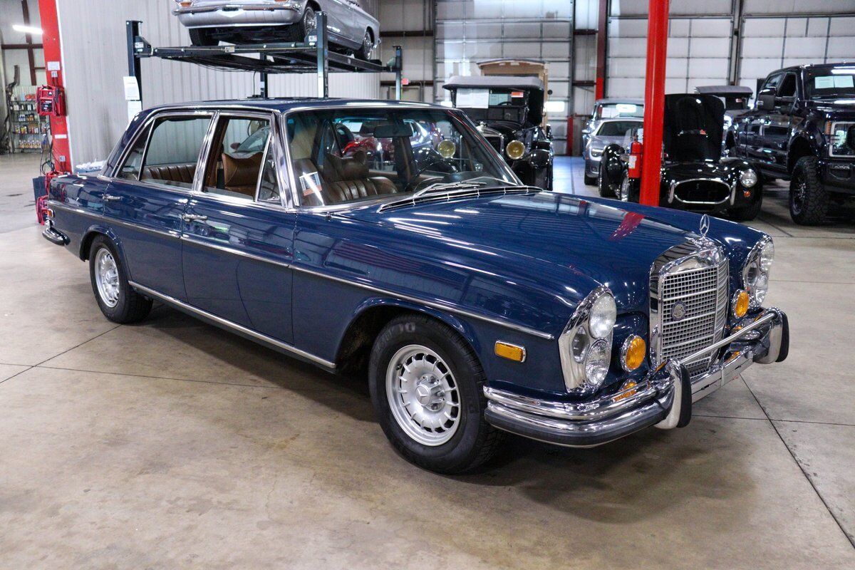 Mercedes-Benz-300-Series-1970-9