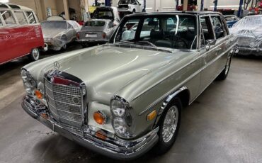 Mercedes-Benz-300-Series-1971-2