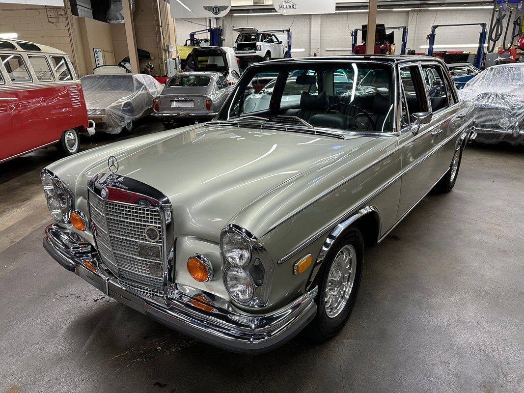 Mercedes-Benz-300-Series-1971-2