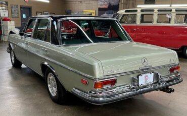 Mercedes-Benz-300-Series-1971-3