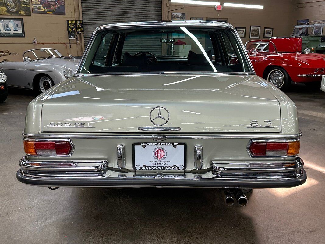 Mercedes-Benz-300-Series-1971-4