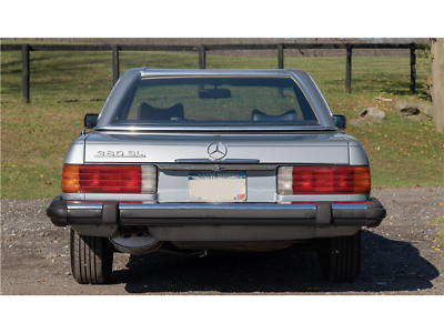 Mercedes-Benz-300-Series-1981-9