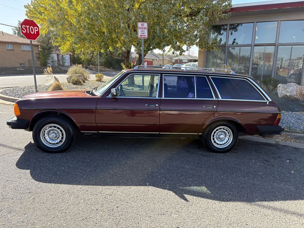 Mercedes-Benz-300-Series-1985-1