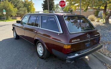 Mercedes-Benz-300-Series-1985-16