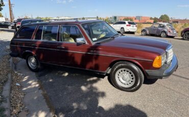 Mercedes-Benz-300-Series-1985-22