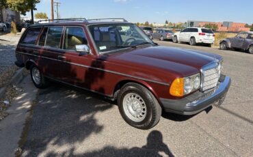 Mercedes-Benz-300-Series-1985-23