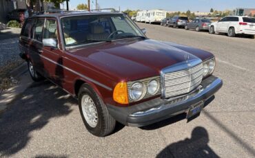 Mercedes-Benz-300-Series-1985-25