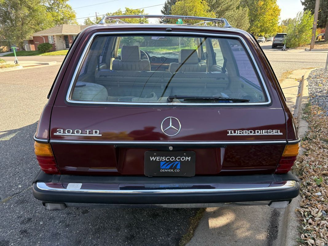 Mercedes-Benz-300-Series-1985-5