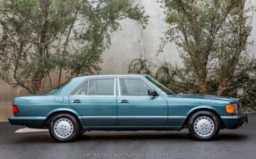 Mercedes-Benz-300-Series-1989-3