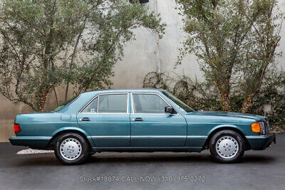 Mercedes-Benz-300-Series-1989-3