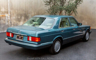 Mercedes-Benz-300-Series-1989-4