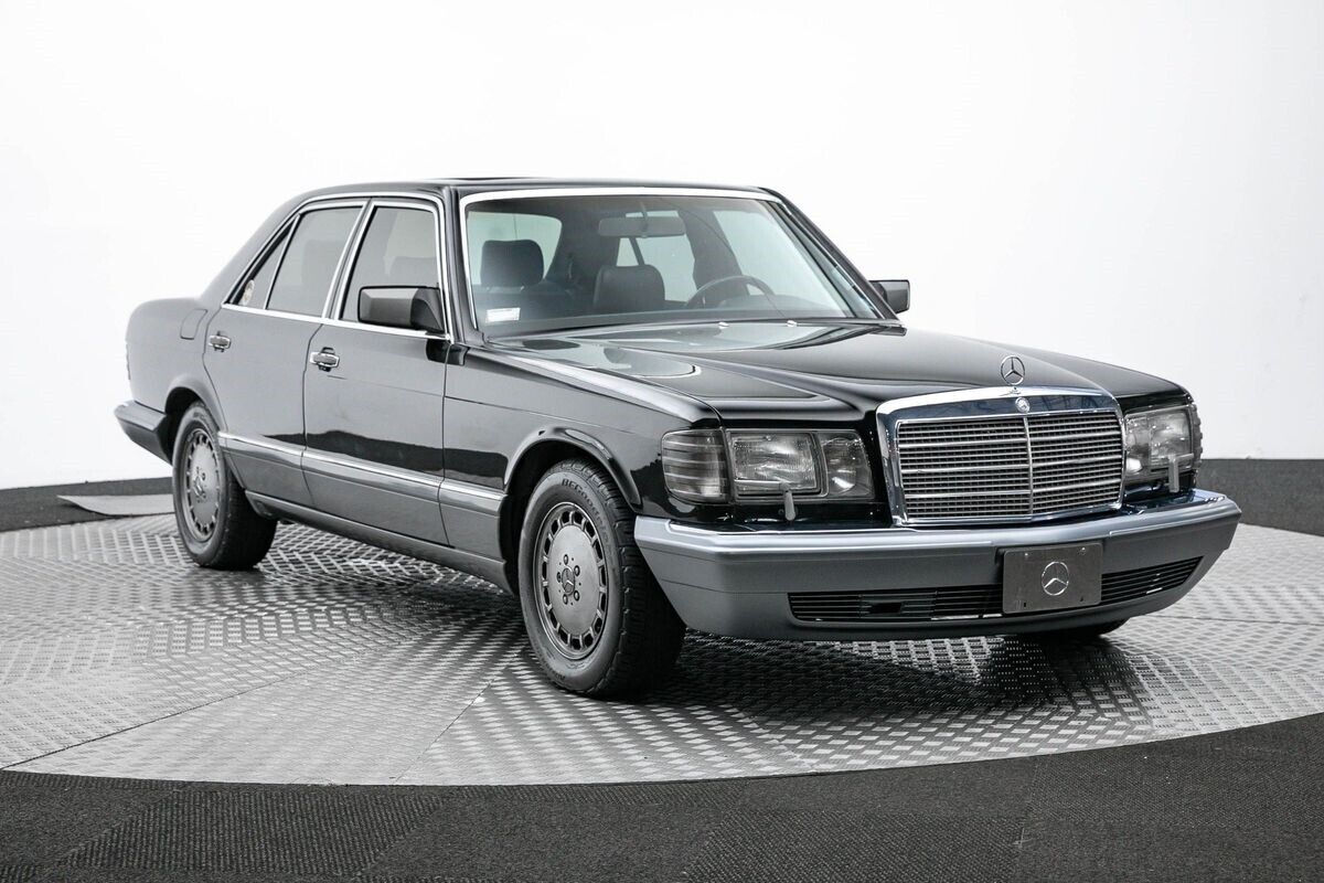 Mercedes-Benz-300-Series-1990-3