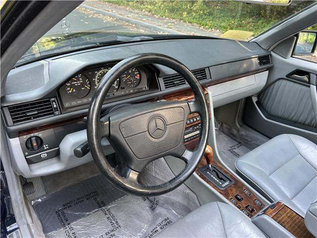 Mercedes-Benz-300-Series-1994-17