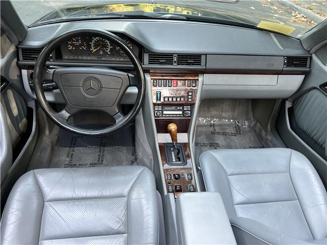 Mercedes-Benz-300-Series-1994-21