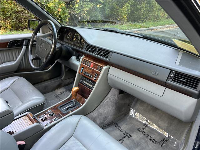 Mercedes-Benz-300-Series-1994-27