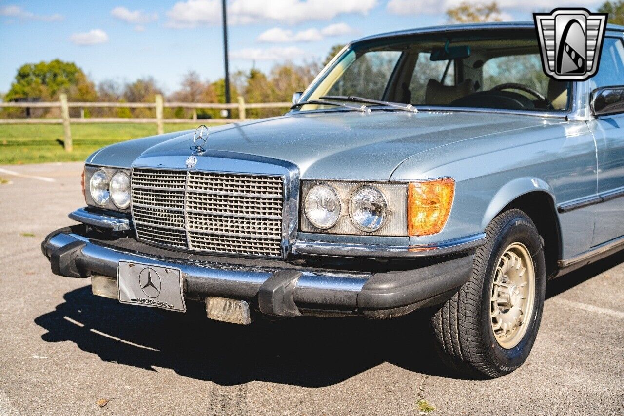 Mercedes-Benz-300-Series-Berline-1979-10